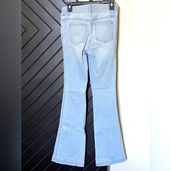 Spanx jeans in light shade. Flared bottom. Size petite small. Almost NEW! - Picture 2 of 3